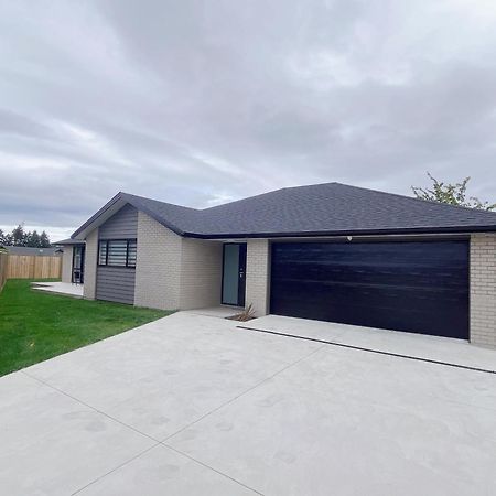 Rotorua Sunshine Brand New 4 Bedroom House Екстер'єр фото