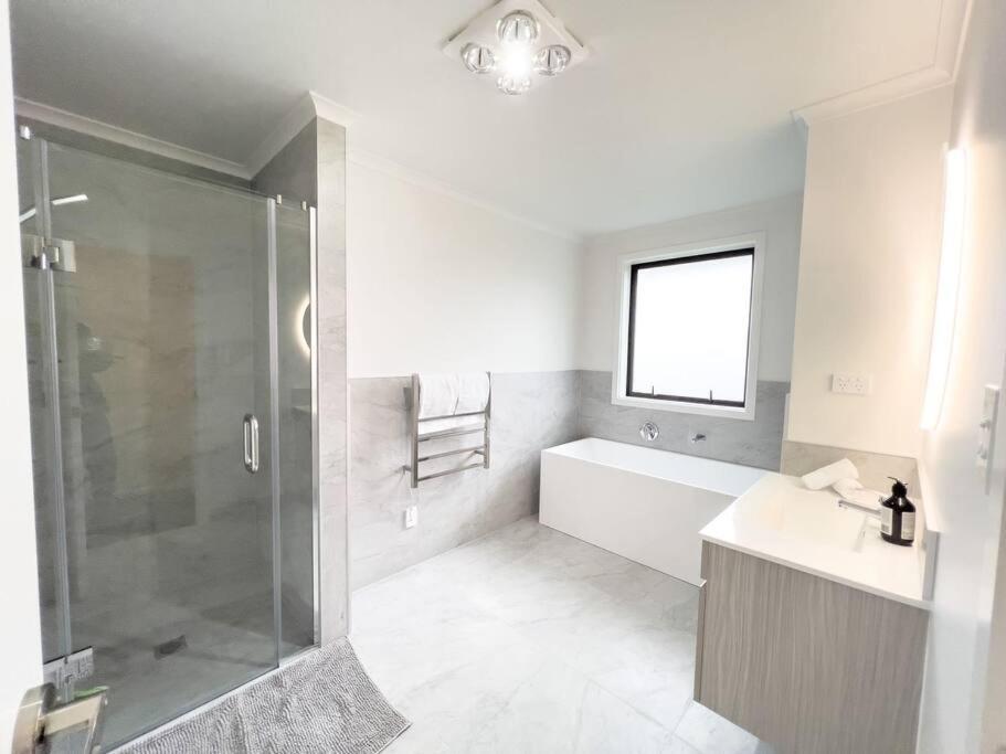Rotorua Sunshine Brand New 4 Bedroom House Екстер'єр фото
